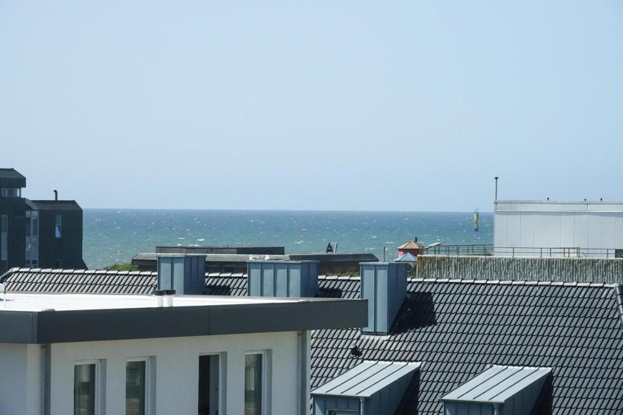 Lee Apartment *